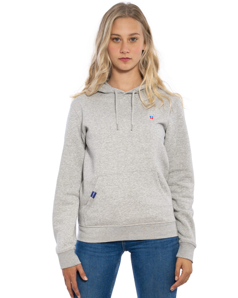 Vorder-Ansicht des hochwertigen sommerlich dünnen Frauen Hoodie „MICHELLE“ in der Farbe Asch-Grau mit Logo-Stickerei von der Saarland Marke Lasarre mit dem LA SARRE Wappen in Blau, Weiß, Rot auf der linken Brust und dem blauen LA SARRE Markenzeichen am Saum