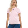 Hochwertig besticktes LA SARRE Frauen Polo Shirt in der besonderen Farbe Rosé von der Saarland Marke Lasarre mit LASARRE Wappen in Blau, Weiß, Rot auf der linken Brust und dem blauen LASARRE Markenzeichen an der Knopfleiste