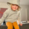 Ein echtes Saarland-Kind trägt Hoodie mit Kapuze. Unser weicher Kinder-Hoodie in Asch-Grau passt zu jedem Outfit und ist ein tolles Geschenk.