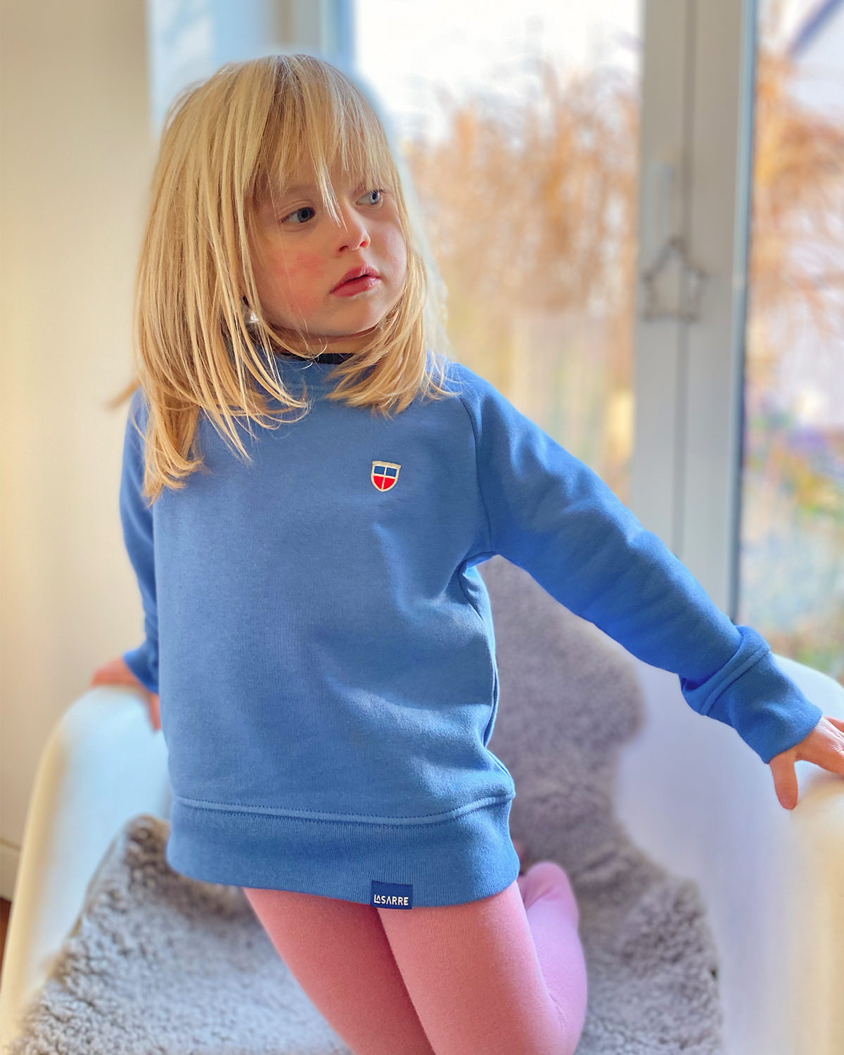 Dein Kind muss spielen: Geht bestens in unserem Sweatshirt Tilda mit Saar-Wappen – das perfekte Geschenk!