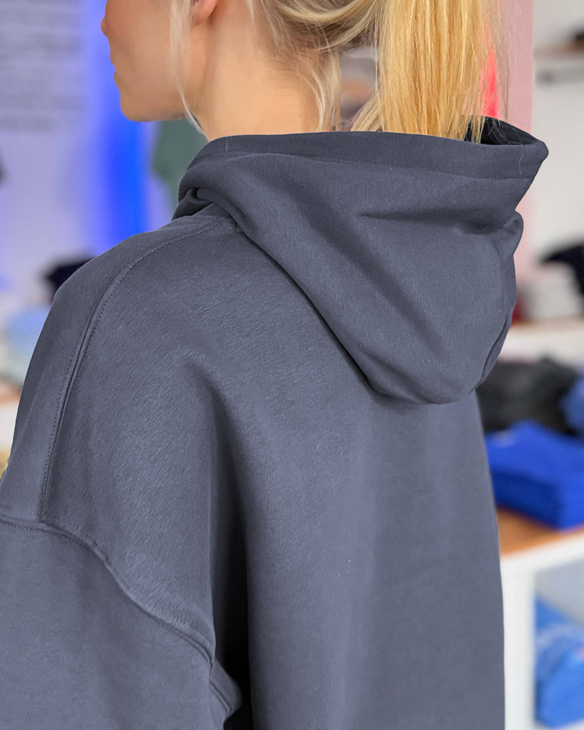 Oversized Hoodie DENISE <span>in Graphit</span> – Bild 5